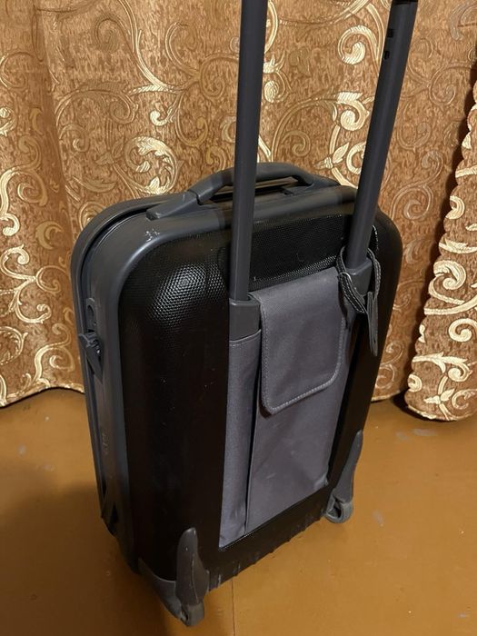 Валіза чорна з пластику