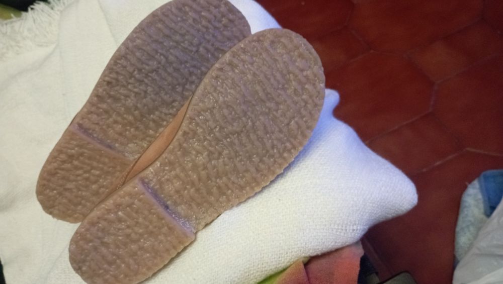 Sapatos de outono/inverno de criança em carneira novos número 33