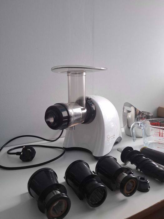 Wyciskarka wolnoobrotowa Omega Sana EUJ-707 Biała