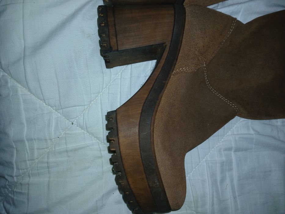 Botas cano alto camurça pele