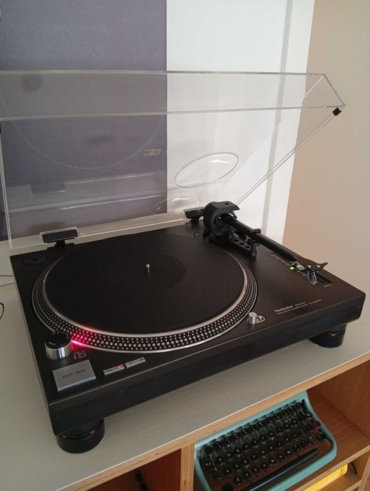 Gira-discos Technics SL-1210 MK2