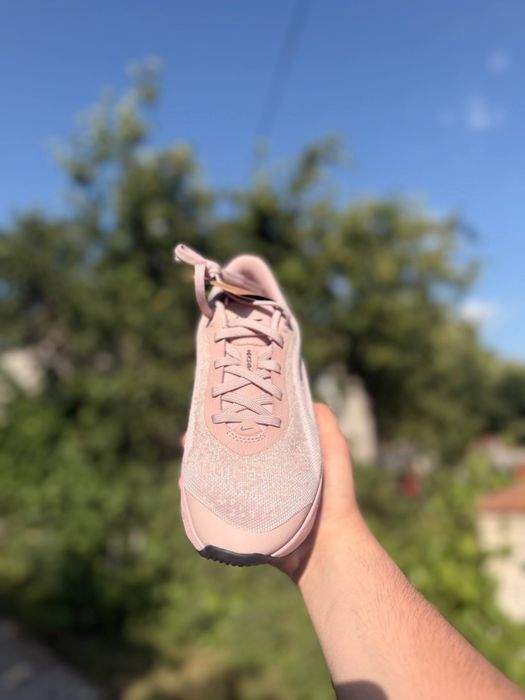 Продам оригінальні кросівки Nike жіночі, модель HF1210-600