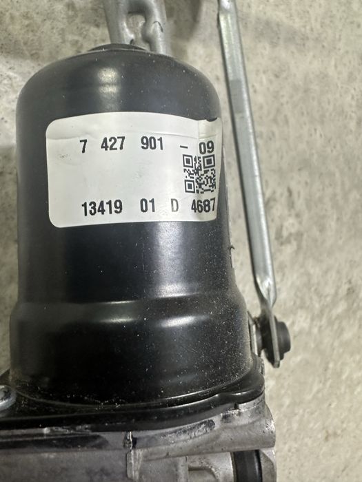 Трапеція склоочисника з движком