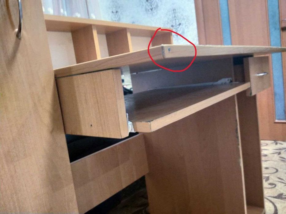 Компьютерный стол с пеналом и надстройкой (полностью разборный)