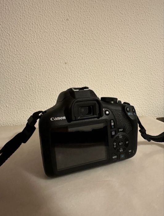 Canon EOS 2000D
