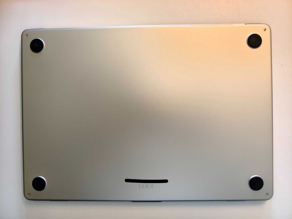 Macbook Air 15" M2, armaz. 512GB e RAM 8GB