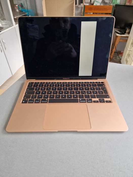 Продам MacBook Air a2337 M1/8/256