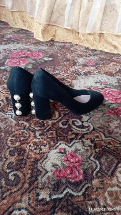 Продам туфлі замшеві