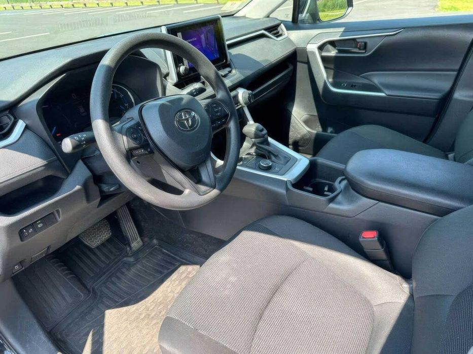 Toyota RAV4 Hybrid XLE Premium      2024