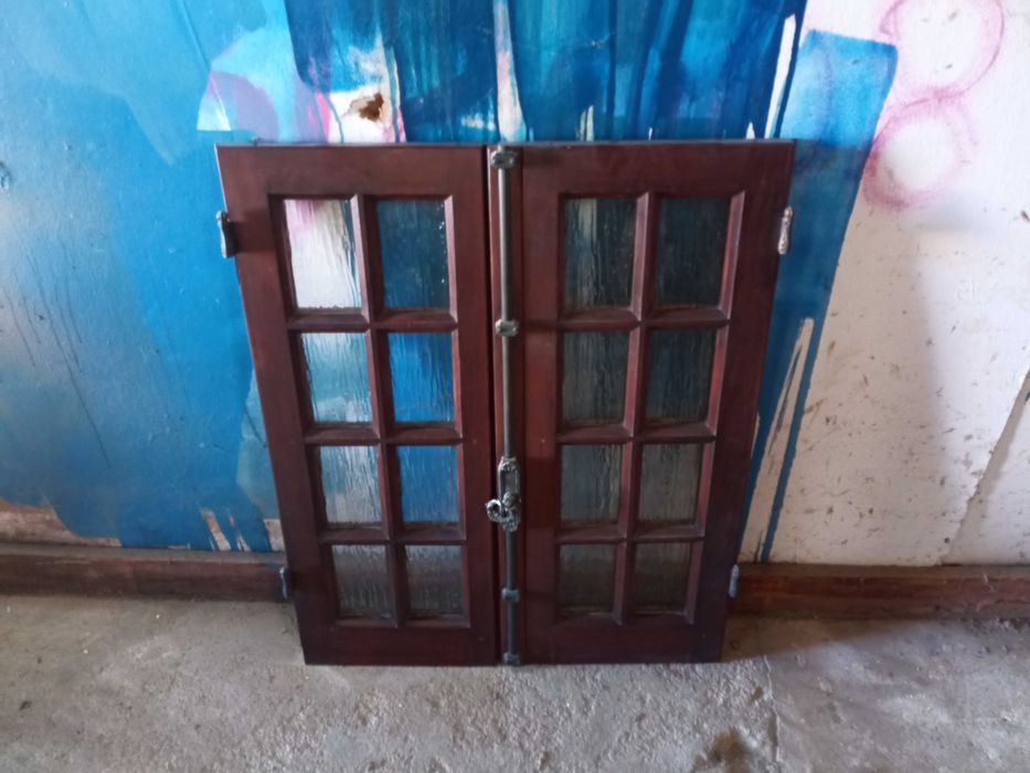 Portas e janelas usadas madeira