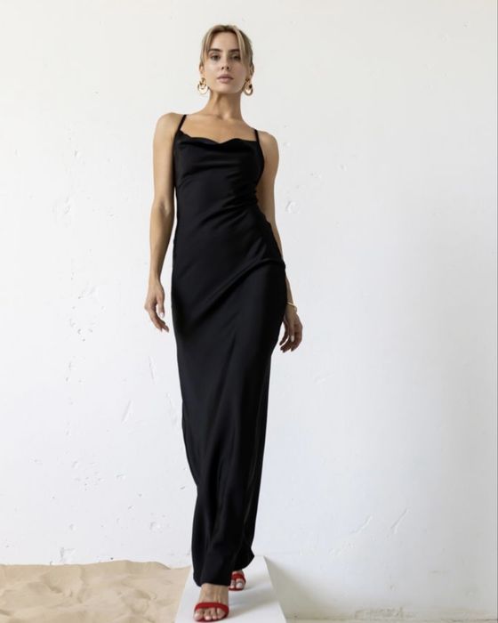 Шовкова сукня максі з відкритою спиною чорна ARTURELA  M