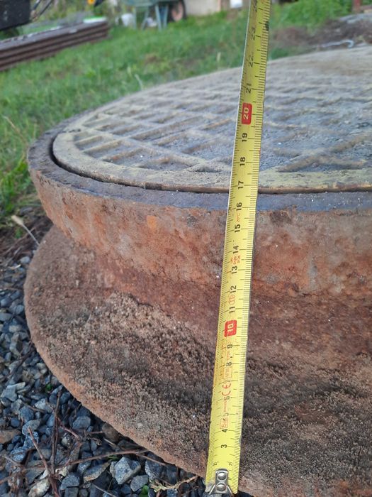 Właz żeliwny d 600 40 tonowy