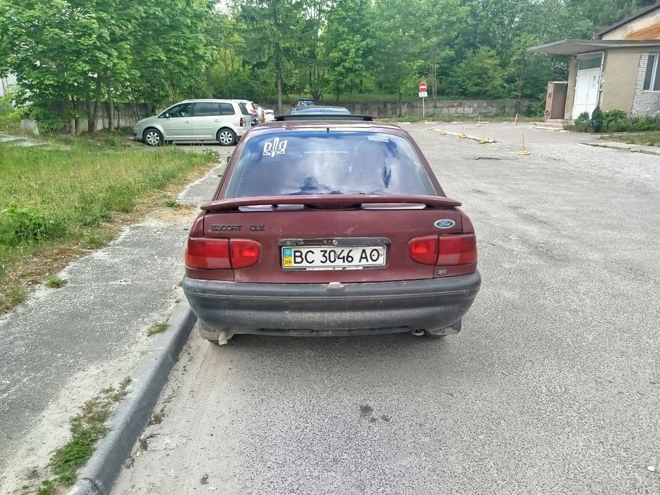 Продам форда ескорда 93 року 16 бензин 16 клапанний
