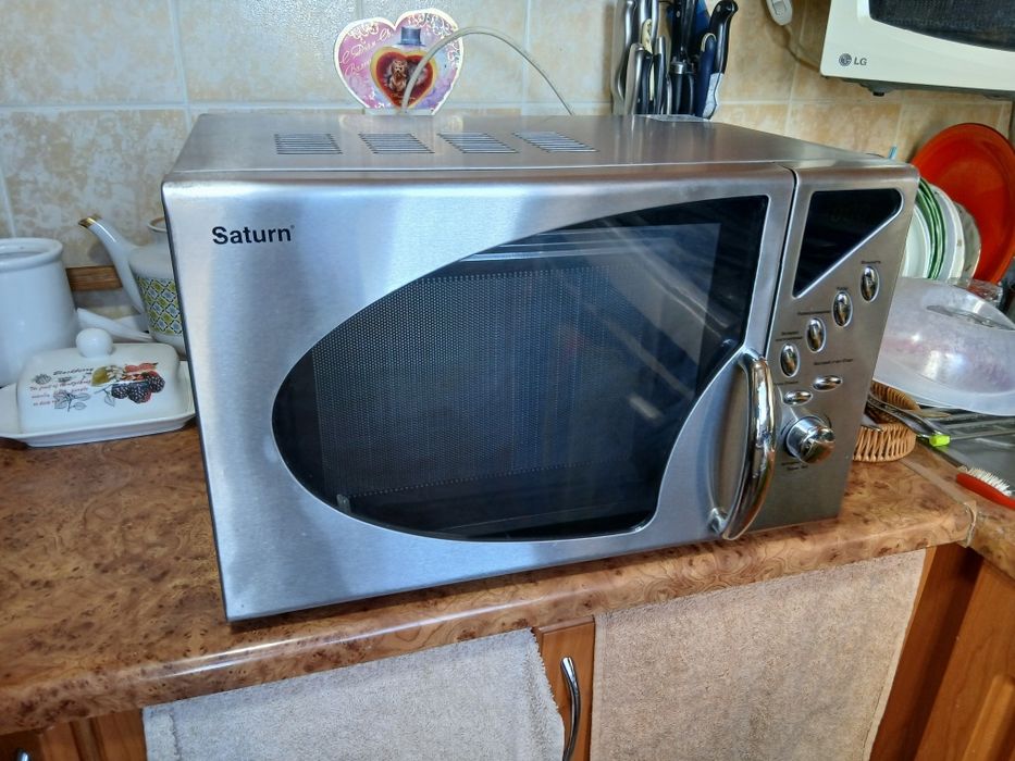 Микроволновка Saturn. Рабочая