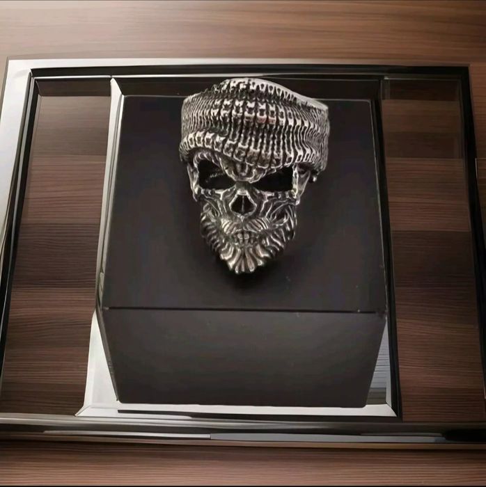 Печатка серебряная череп