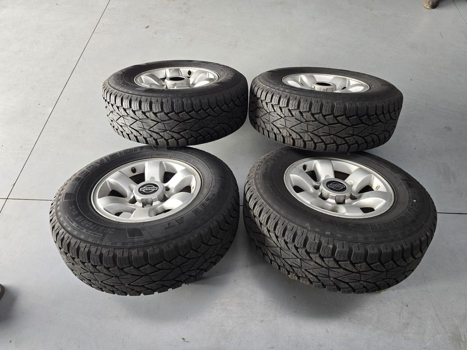 Jantes 16 originais Nissan patrol pneus como novos