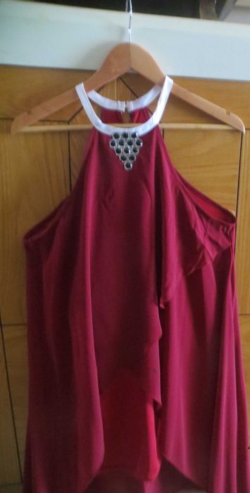 Vestido Grená, assimétrico brilhantes em cima, forrado - M/L - Novo