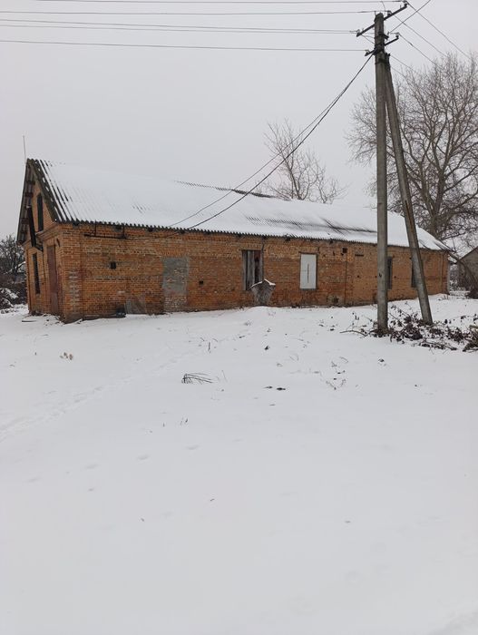 Продам приміщення в центрі села