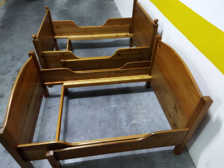 Cama Extensívei em Pinho com Estrado De Madeira e Colchão Lusocolchão