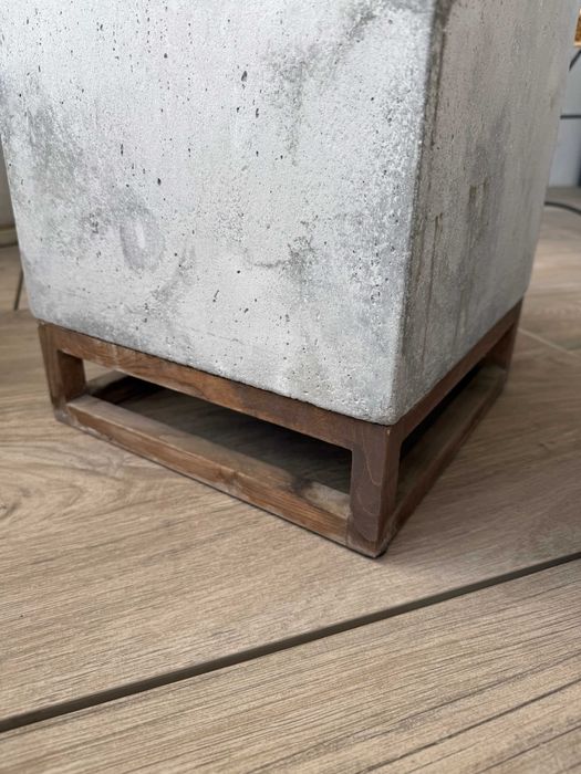 2 duże donice Cube 29x29x39 cm na drewnianej podstawie – taras/balkon - odbiór osobisty