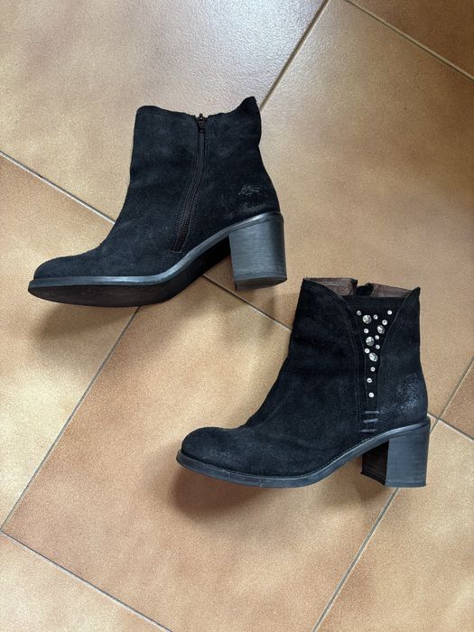 Botins pretos camurça