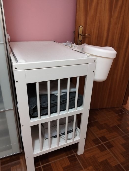 Conjunto Trocador IKEA GULLIVER + Muda-fraldas VÄDRA + Cestos ÖNSKLIG (Como Novo)