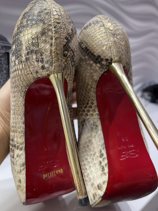 Туфли кожаные с металлическим каблуком,