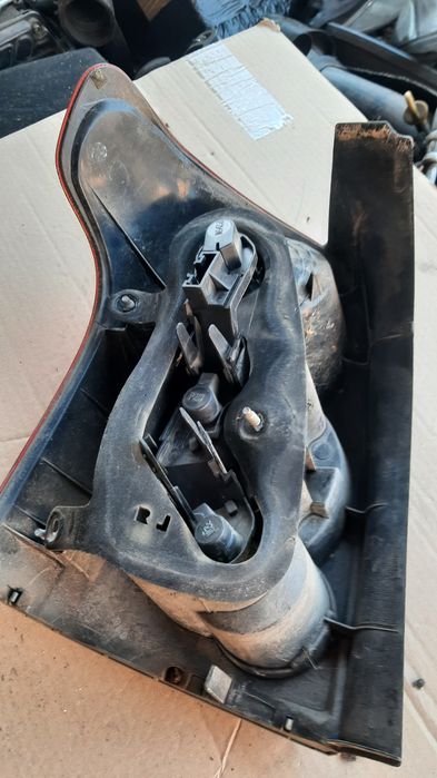 Lampa tylna Toyota Avensis t25 kombi oryginał