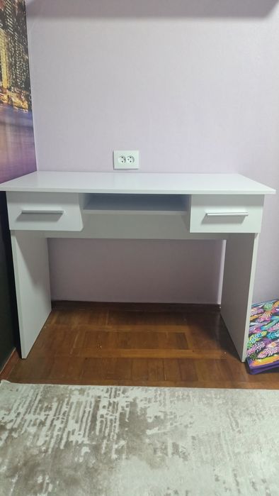 Стіл письмовий білий