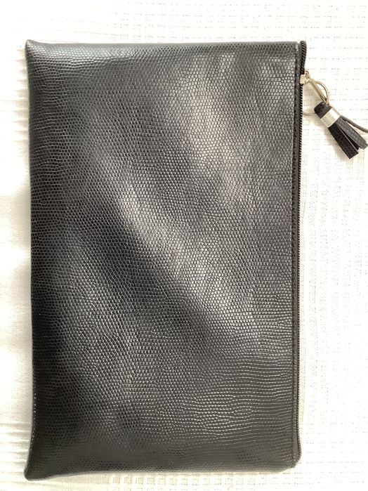 Bolsa de mão em pele sintética preta