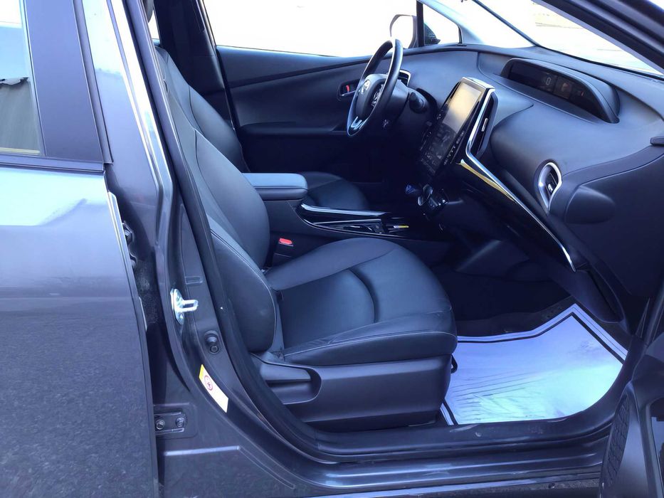 Toyota Prius Prime      2021