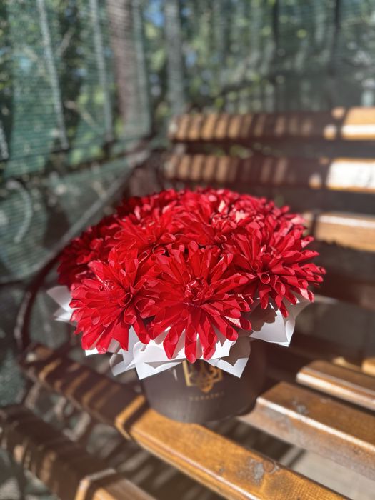 Квіти з атласних стрічок,розы из атласной ленты в наявності