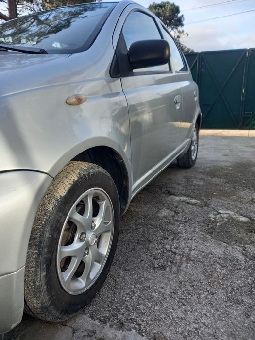Toyota Yaris 1.0 pintura nova