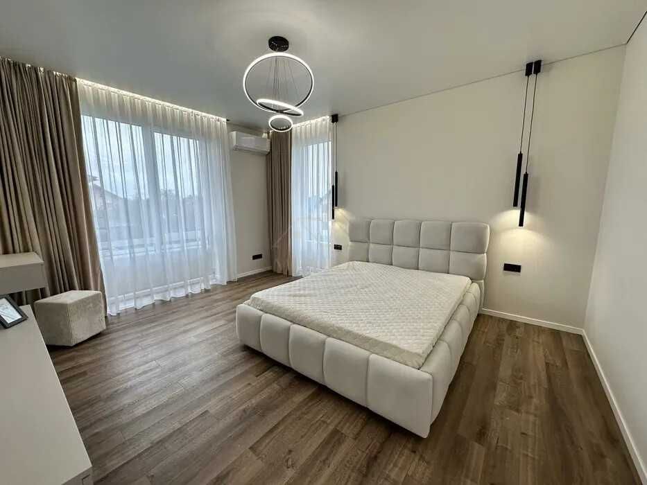 Продаж ОСОБНЯКА з якісним Авторським РЕМОНТОМ на початку Крихівців!