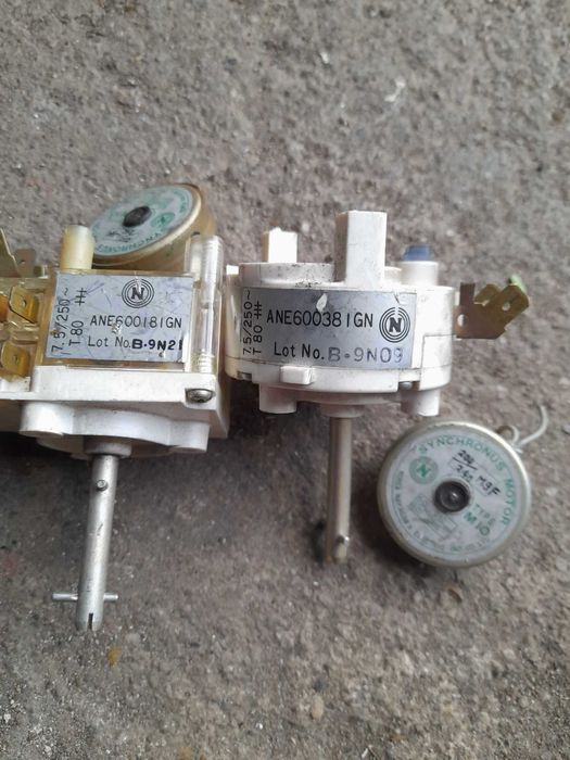 Silniczki do sprzętu radiowego i gramofon€w