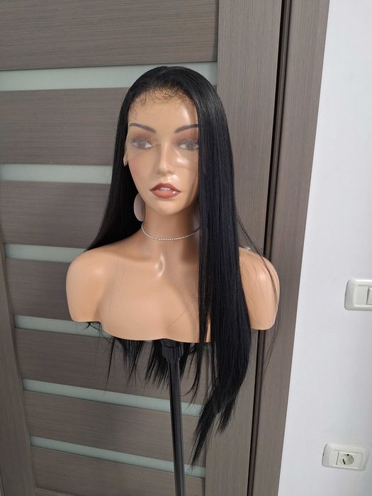 Peruca longa preta com renda