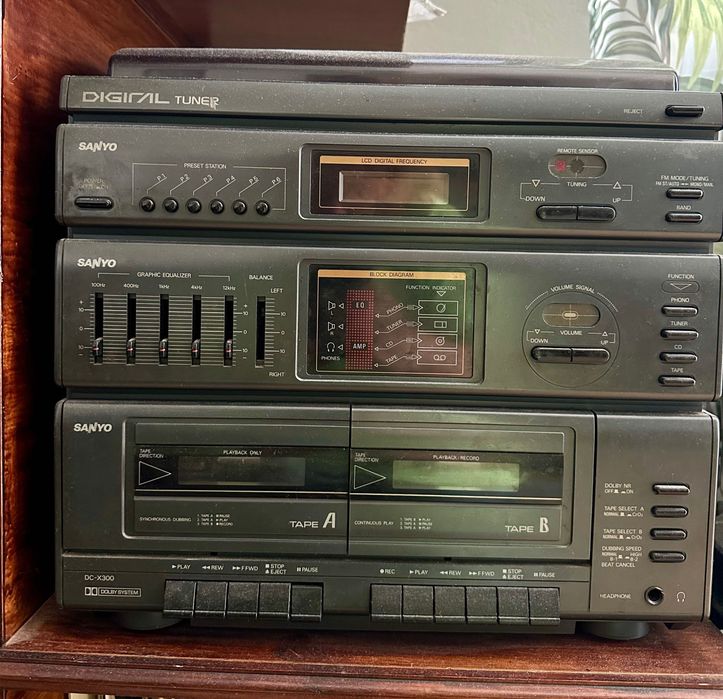 Sanyo wieża z głośnikami