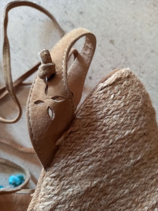 Sandálias cunha hippie chic marca PROF