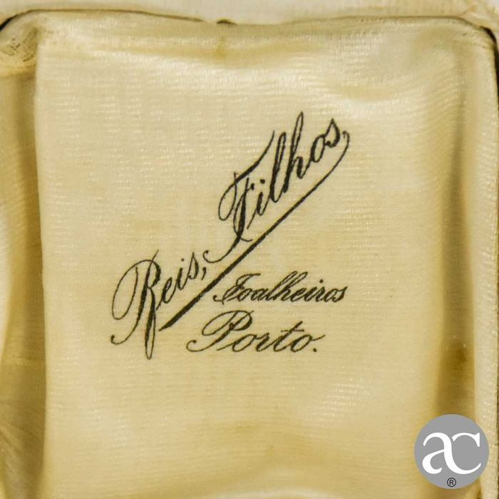 Pendente Relicário em prata e esmaltes de Reis, Filhos – Joalheiros