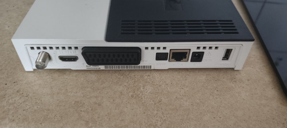 Dekoder z cyfry plus model SAGEM com DSIW74