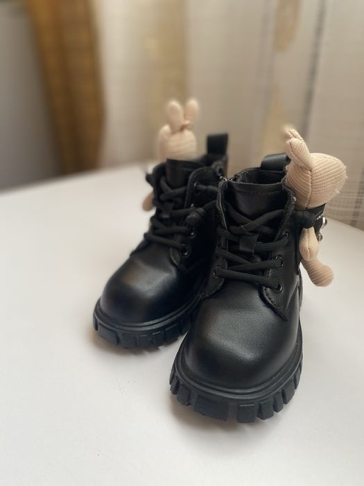 Демісезоні черевички на дівчинку 22 розмір , в ідеальному стані