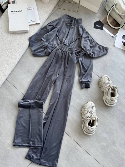 Костюм жіночий трійка