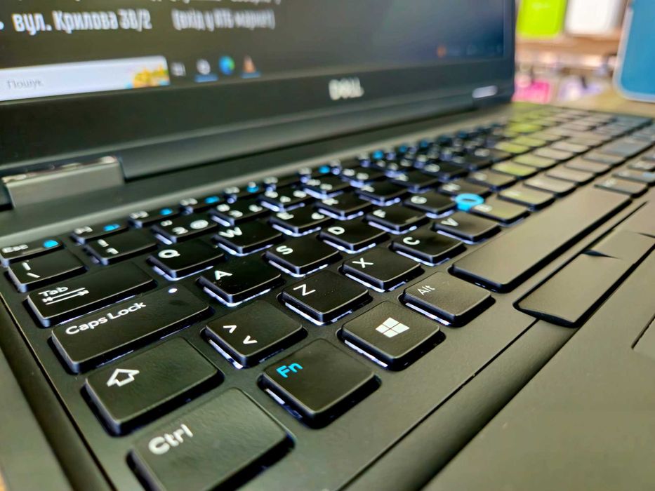 Ноутбук Dell E5590 (15.6/IPS/i5-7200U/16 ГБ/SSD 256/UHD Graphics 620)