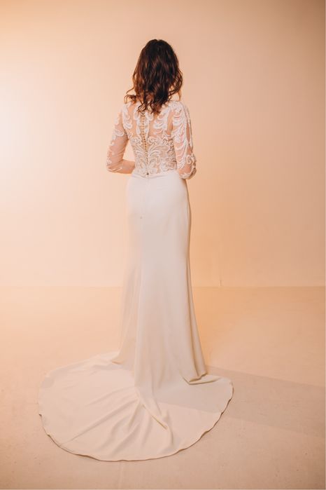 Продам елегантне фабричне весільне плаття (діадема і фата у подарунок)