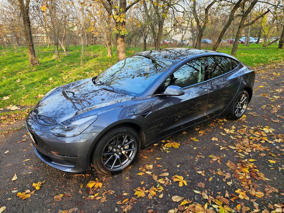 Продам Tesla Model 3  2023р. у відмінному стані