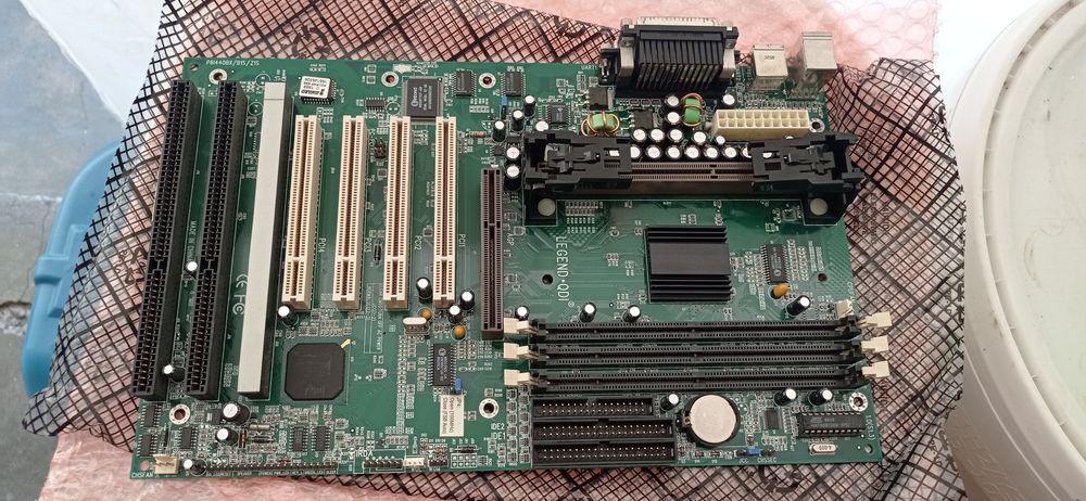 Vendo motherboard Pentium II vintage em óptimo estado