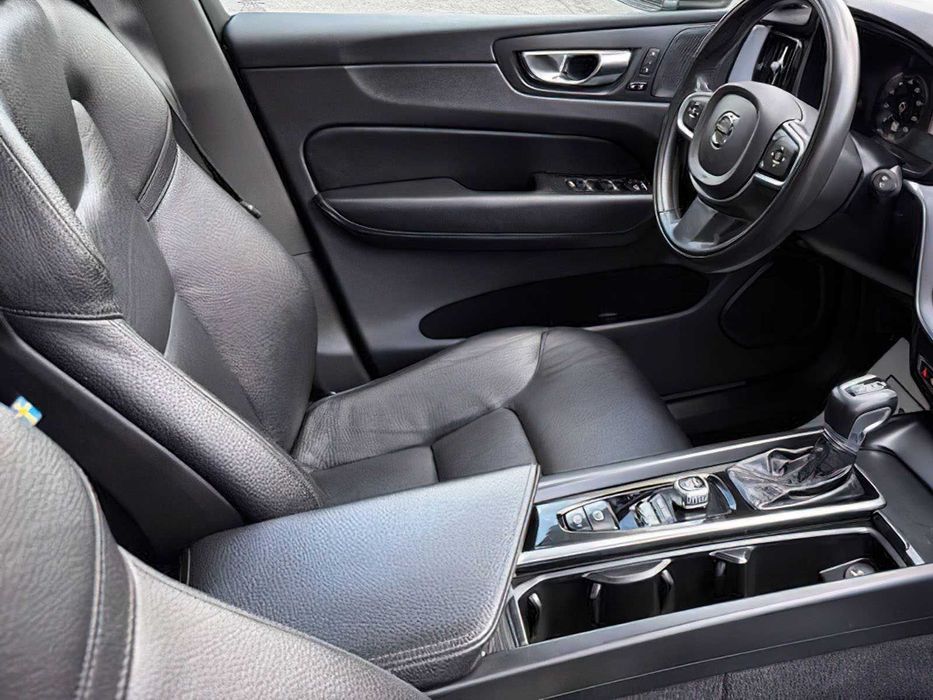 Volvo XC60 T5 Momentum      2020