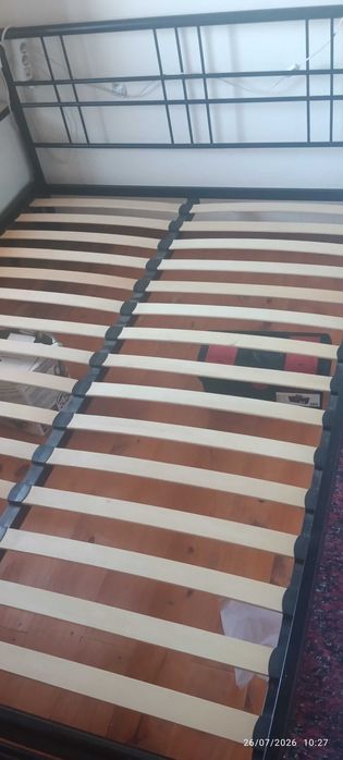 Cama de casal em ferro e bom estado