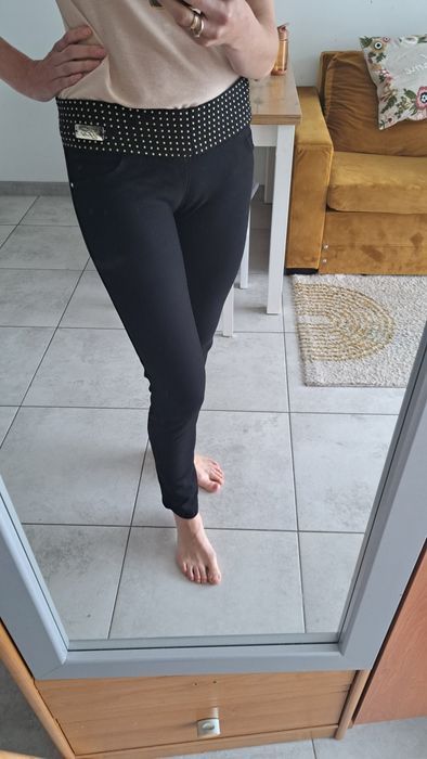 Legginsy czarne damskie z ćwiekami Esparanto collection rozmiar M czarne ze złotymi ćwiekami.