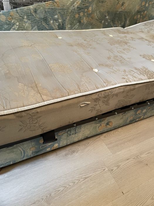 Диван , тахта бу